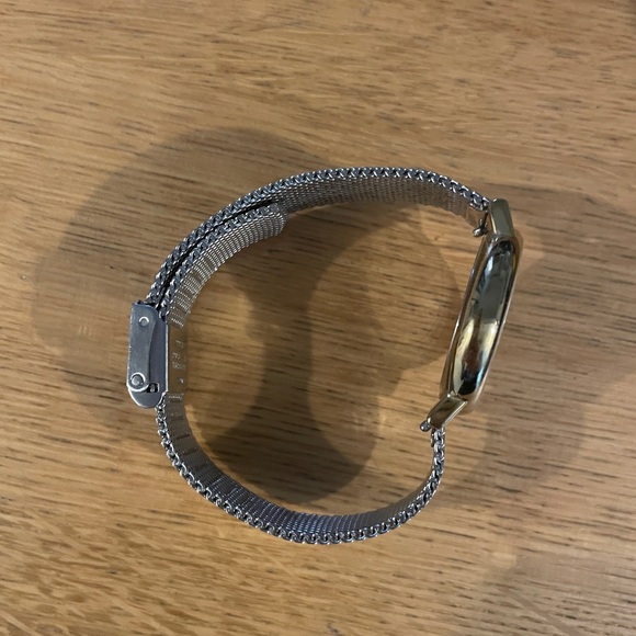 Skagen Signature Slim Two-Tone Silk Mesh Watch, Adjustable, New Battery - Picture 4 of 4